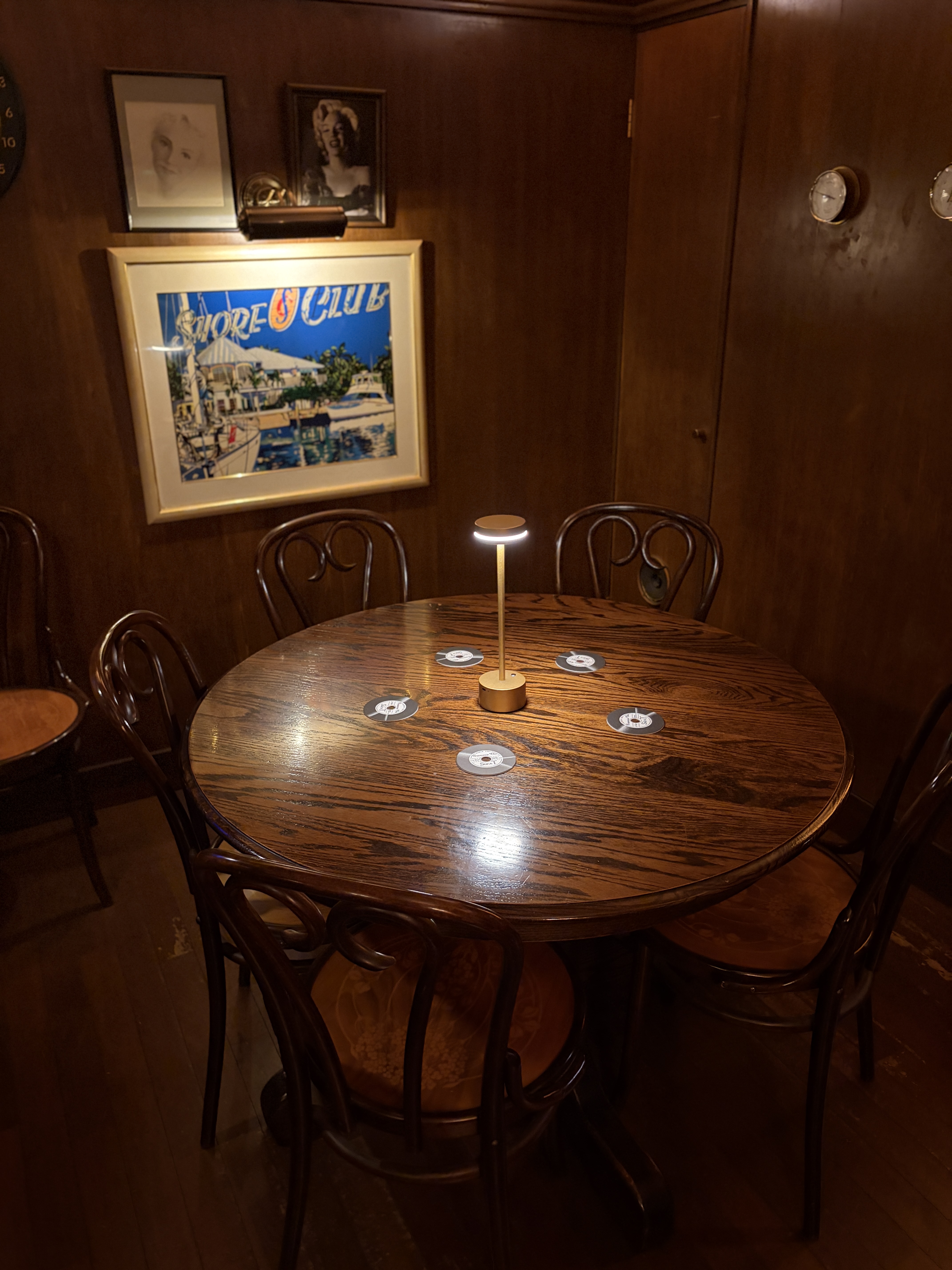 コーナーテーブル